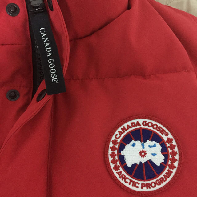 CANADA GOOSE(カナダグース)のゴルチエ様専用カナダグース ダウンベスト メンズのジャケット/アウター(ダウンベスト)の商品写真