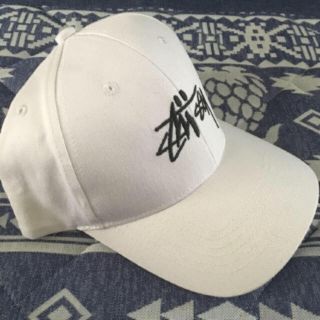 ステューシー(STUSSY)のstussy 白キャップ(キャップ)