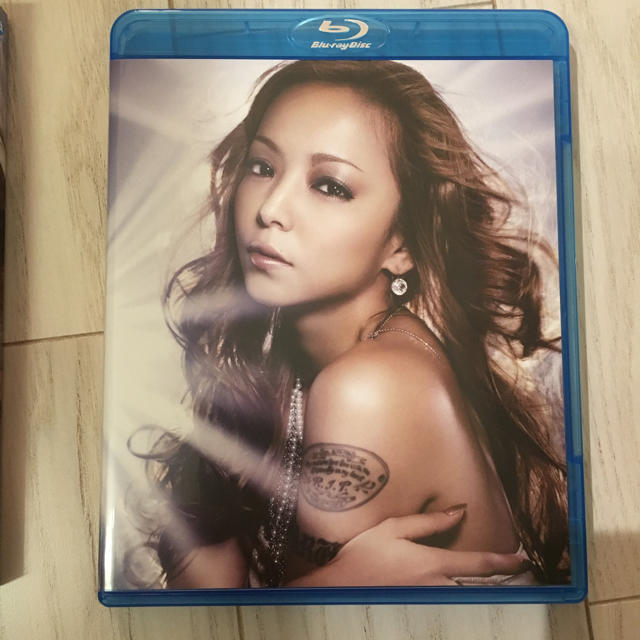 安室奈美恵 Past<Future Tour 2010 Blu-ray エンタメ/ホビーのDVD/ブルーレイ(ミュージック)の商品写真