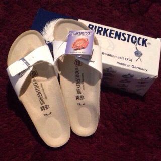 ビルケンシュトック(BIRKENSTOCK)のビルケンシュトック サンダル 新品❁38(サンダル)