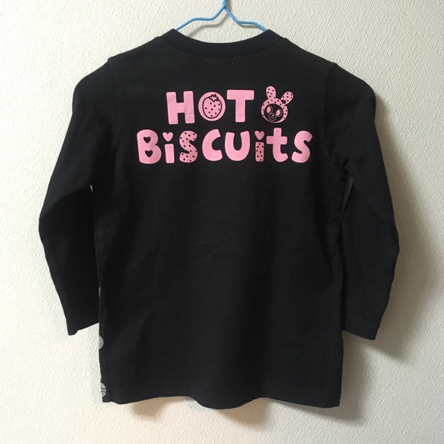 HOT BISCUITS(ホットビスケッツ)の【90】ミキハウス ホットビスケッツ ロンT うさぎ＊いちご ドット×ブラック キッズ/ベビー/マタニティのキッズ服女の子用(90cm~)(Tシャツ/カットソー)の商品写真