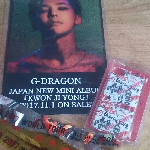 BIGBANG(ビッグバン)の期間お値下げ出品G-DRAGON iPhoneケース 6S7ジヨン金テ銀テセット エンタメ/ホビーのCD(K-POP/アジア)の商品写真