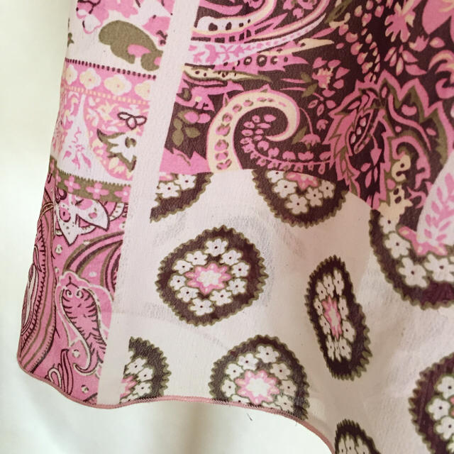 ピンク ペイズリー柄 シフォンスカート レディースのスカート(ひざ丈スカート)の商品写真