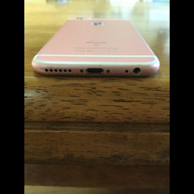 Apple(アップル)のiPhone6sローズゴールド16GB スマホ/家電/カメラのスマートフォン/携帯電話(スマートフォン本体)の商品写真