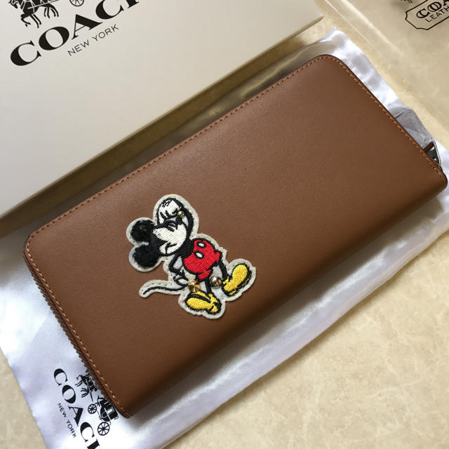 COACH(コーチ)の新作 coach ミッキー 長財布 ブラウン スタッズ コーチ レディースのファッション小物(財布)の商品写真