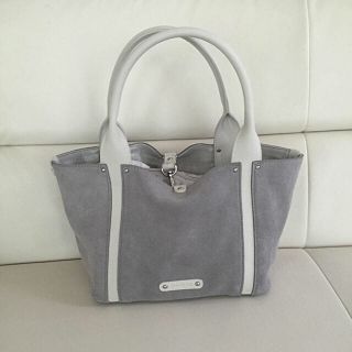 ザラ(ZARA)のスポーティフ美品グレースエードめちゃ軽バッグ(ハンドバッグ)