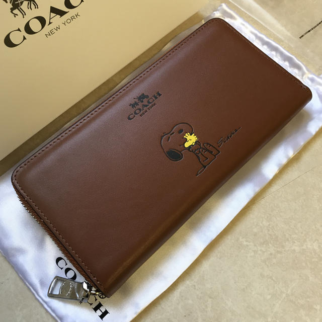 COACH(コーチ)のcoach スヌーピー 長財布 ブラウン コーチ 新品 レディースのファッション小物(財布)の商品写真