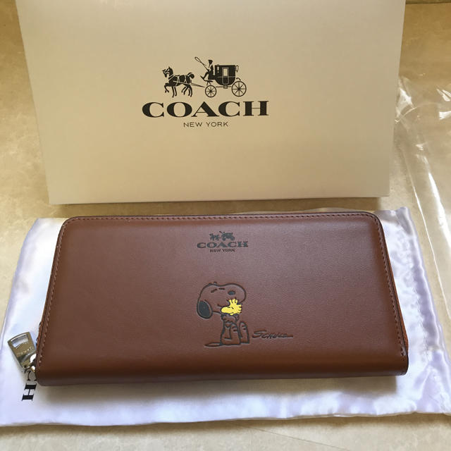 COACH(コーチ)のcoach スヌーピー 長財布 ブラウン コーチ 新品 レディースのファッション小物(財布)の商品写真