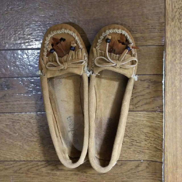 Minnetonka(ミネトンカ)のMINNETONKA ベージュローファ レディースの靴/シューズ(ローファー/革靴)の商品写真