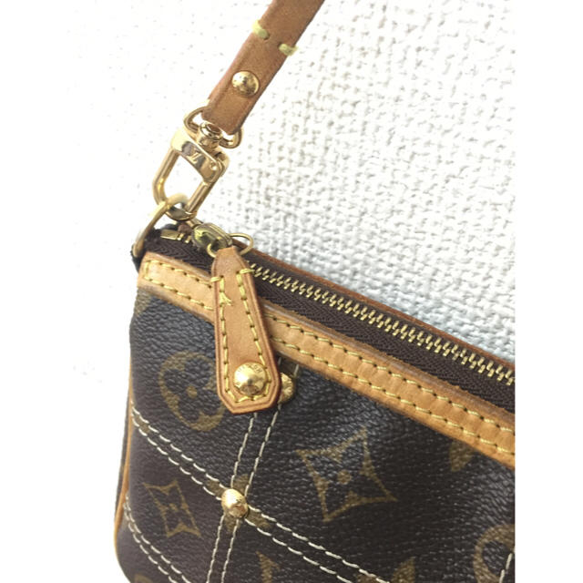 LOUIS VUITTON(ルイヴィトン)のＭ４０１４１  リベット・ポシェットアクセソワール レディースのファッション小物(ポーチ)の商品写真