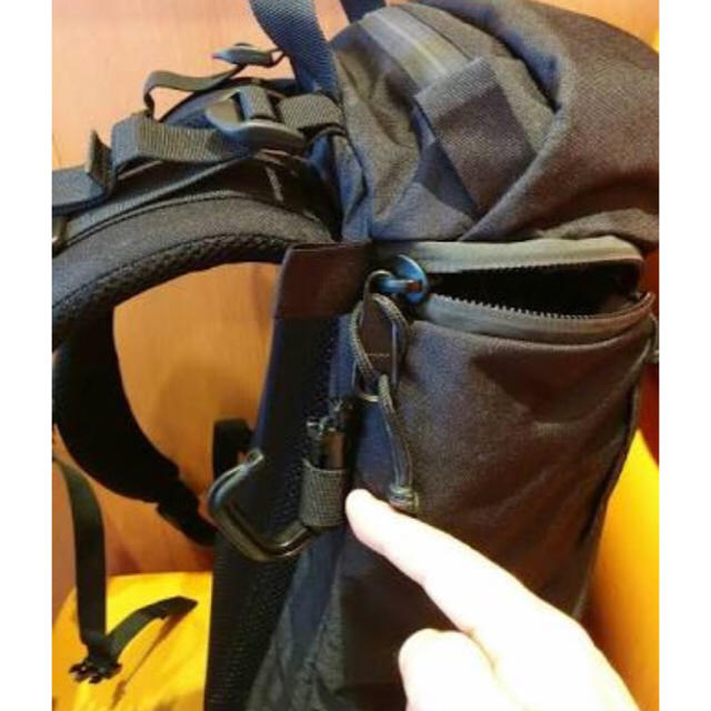 MYSTERY RANCH(ミステリーランチ)のミステリーランチ ストラップクージー ブラック 非売品 レア メンズのバッグ(バッグパック/リュック)の商品写真