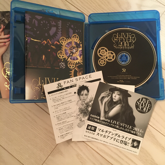 今だけお値下げ中！！安室奈美恵 LIVE STYLE 2014 Blu-ray エンタメ/ホビーのDVD/ブルーレイ(ミュージック)の商品写真