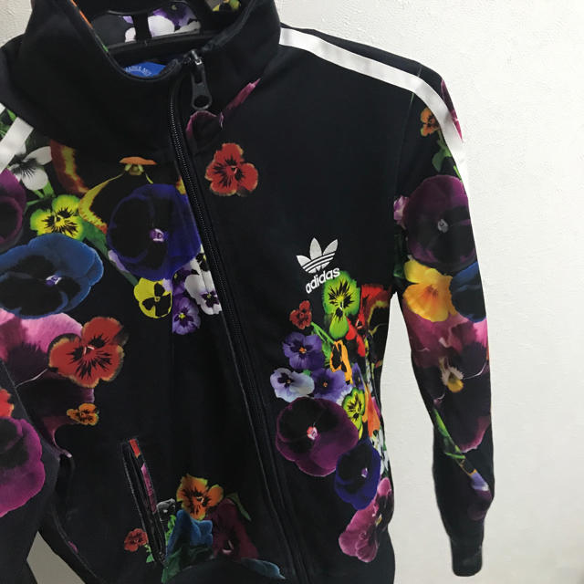 adidas - adidas パンジー柄 ジャージの通販 by fleur|アディダスなら