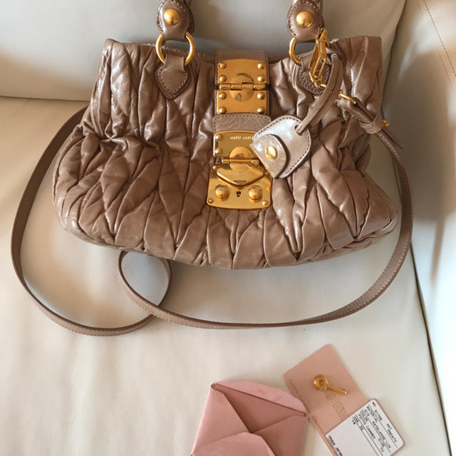 美品♡ミュウミュウ大人気マトラッセ 本日限定値下げ↓ | myglobaltax.com