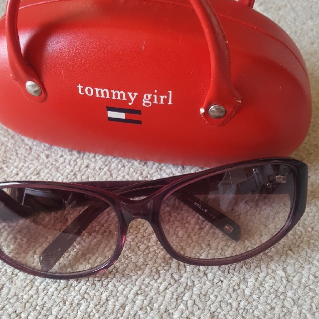 tommy girl(トミーガール)の♡みなみな3様♡専用【tommy  girl】ケース付きサングラス❤❤ レディースのファッション小物(サングラス/メガネ)の商品写真