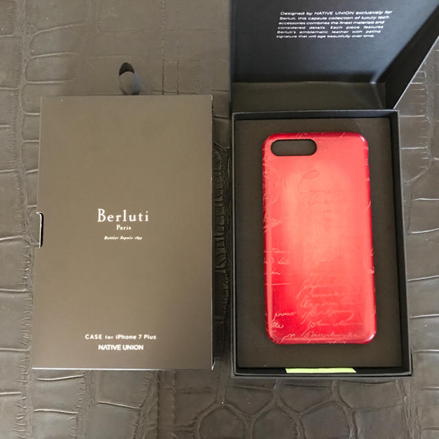 Berluti(ベルルッティ)の希少！新品未使用  ベルルッティ Phone7/8 plus パティーヌケース スマホ/家電/カメラのスマホアクセサリー(iPhoneケース)の商品写真