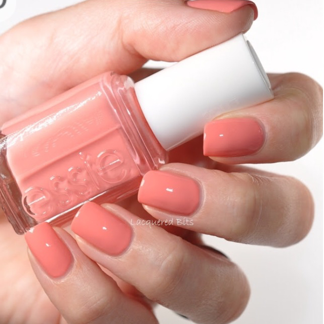 Essie(エッシー)のなつ♪様お値下げ秋色ネイル☆Essie COMFY IN CASHMERE コスメ/美容のネイル(マニキュア)の商品写真