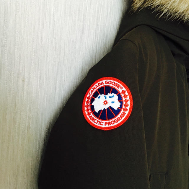 CANADA GOOSE(カナダグース)のCANADA GOOSE ラブラドール ボンバージャケット レディースのジャケット/アウター(ダウンジャケット)の商品写真