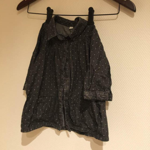 MUJI (無印良品)(ムジルシリョウヒン)の無印 水玉デニムシャツワンピース 羽織 キッズ/ベビー/マタニティのベビー服(~85cm)(ワンピース)の商品写真