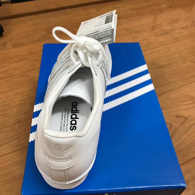 adidas(アディダス)のアディダス オールホワイト 新品未使用最終お値下げ レディースの靴/シューズ(スニーカー)の商品写真