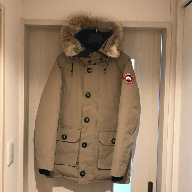 CANADA GOOSE(カナダグース)のCANADAGOOSE カナダグース BROOKFIELD ベージュ S メンズのジャケット/アウター(ダウンジャケット)の商品写真