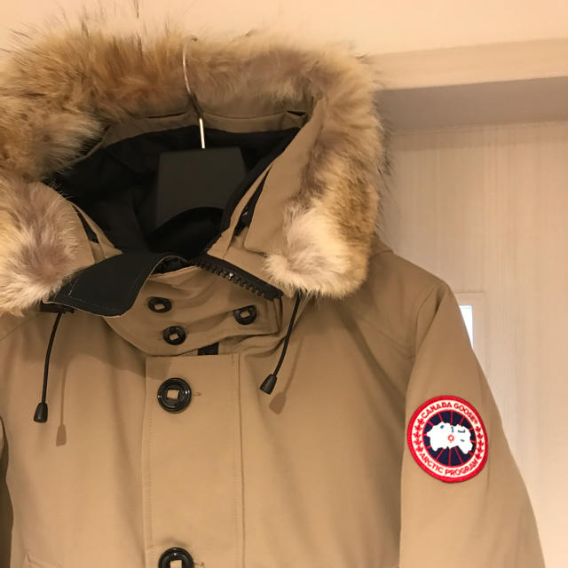 CANADA GOOSE(カナダグース)のCANADAGOOSE カナダグース BROOKFIELD ベージュ S メンズのジャケット/アウター(ダウンジャケット)の商品写真