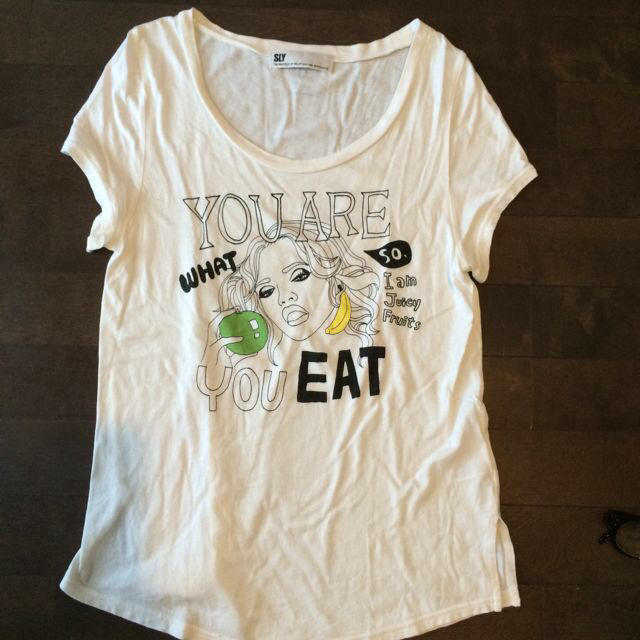 SLY(スライ)のスライ プリントTシャツ レディースのトップス(Tシャツ(半袖/袖なし))の商品写真