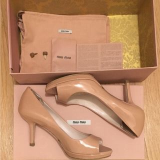 ミュウミュウ(miumiu)のmiumiu ヌーディ ベージュ オープントゥ パンプス 35.5 35 1/2(ハイヒール/パンプス)