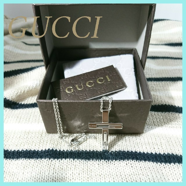 Gucci(グッチ)の送料込み 美品 グッチ カットアウトG クロス ネックレス 正規品 メンズのアクセサリー(ネックレス)の商品写真