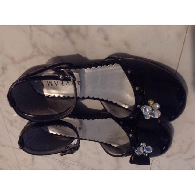anyFAM(エニィファム)のany FAM黒エナメル靴 20センチ キッズ/ベビー/マタニティのキッズ靴/シューズ(15cm~)(フォーマルシューズ)の商品写真