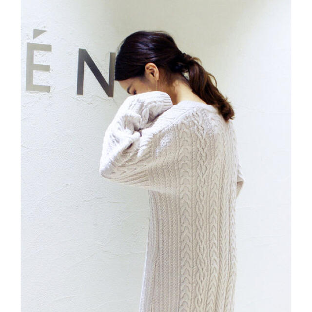 IENA(イエナ)のマカロン様専用  16AW★ケーブルニットワンピース レディースのワンピース(ロングワンピース/マキシワンピース)の商品写真