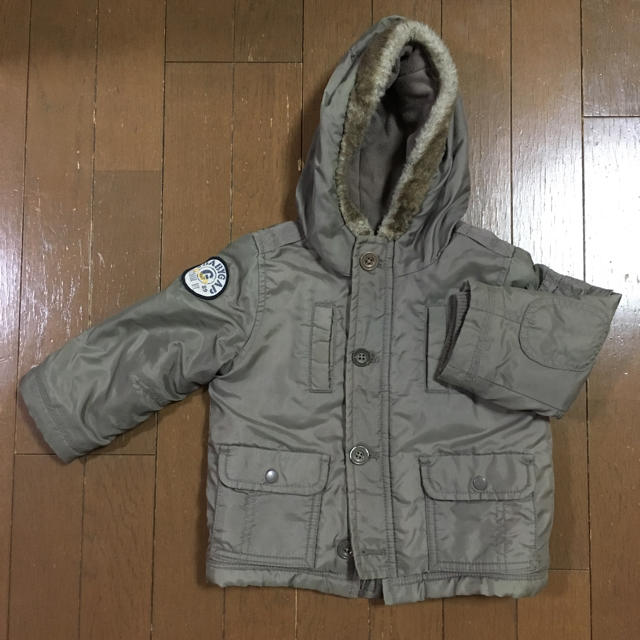 babyGAP(ベビーギャップ)のGAP カーキ色 中綿コート キッズ/ベビー/マタニティのキッズ服男の子用(90cm~)(コート)の商品写真