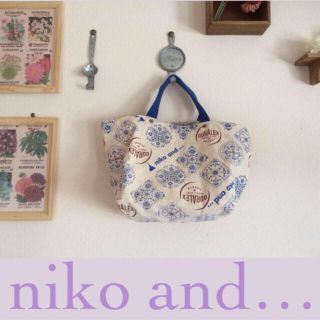 ニコアンド(niko and...)のniko and 限定柄ミニバッグ(ハンドバッグ)