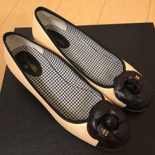 シャネル(CHANEL)の本日限定最終価格♡CHANEL バイカラーカメリアパンプス 39(ハイヒール/パンプス)