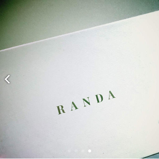 RANDA(ランダ)のRANDA 靴 パンプス 白 ビジュー レディースの靴/シューズ(ハイヒール/パンプス)の商品写真