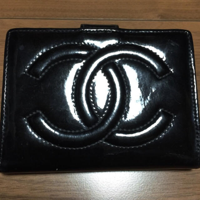 CHANEL(シャネル)のCHANEL エナメル財布 レディースのファッション小物(財布)の商品写真