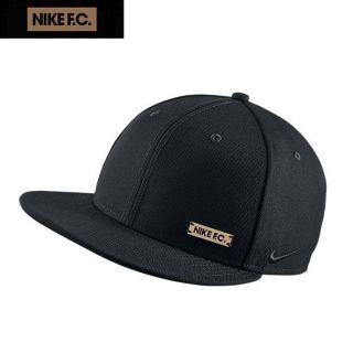 ナイキ(NIKE)の★送料無料★UK直輸入★NIKE FC トゥルーキャップ★黒x金INGOT★(キャップ)