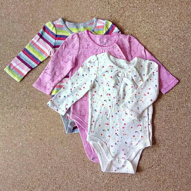 babyGAP(ベビーギャップ)のemma様専用　baby Gap 3-6M  肌着ロンパース　3枚セット キッズ/ベビー/マタニティのベビー服(~85cm)(ロンパース)の商品写真