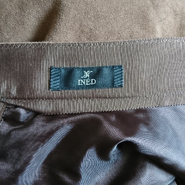 INED(イネド)のINED ひざ丈フレアスカート(9号)  レディースのスカート(ひざ丈スカート)の商品写真