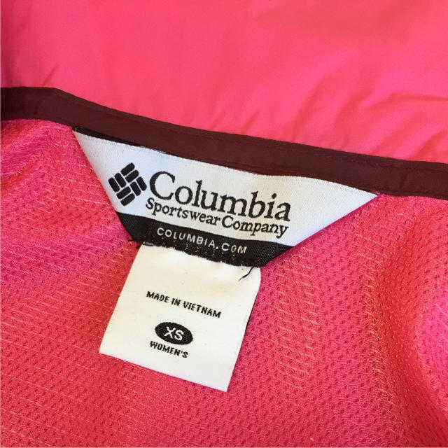 Columbia(コロンビア)の1時間限定値引き！美品 コロンビア マウンテンパーカー  ピンク アウトドア レディースのジャケット/アウター(ナイロンジャケット)の商品写真