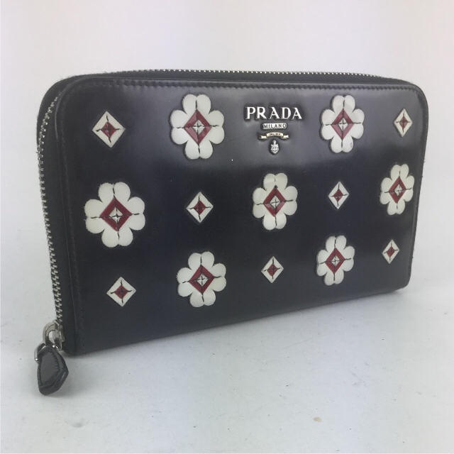 PRADA(プラダ)の確実正規品PRADAラウンドファスナー長財布 レディースのファッション小物(財布)の商品写真