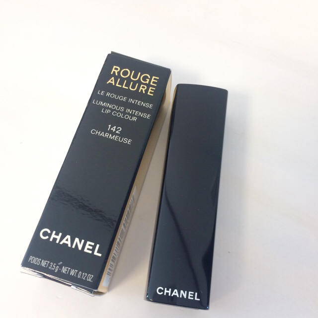 CHANEL(シャネル)の未使用新品♡シャネル ルージュアリュール 142 コスメ/美容のベースメイク/化粧品(口紅)の商品写真