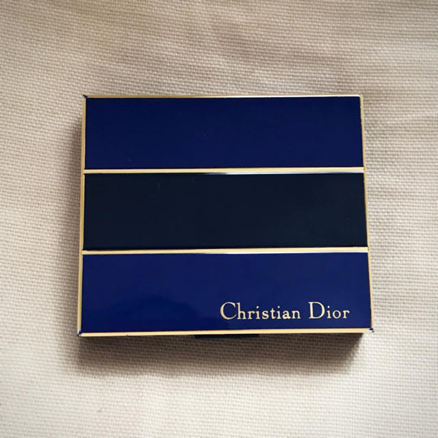 Christian Dior(クリスチャンディオール)のクリスチャンディオール プードルコンパクト パウダー コスメ/美容のベースメイク/化粧品(フェイスパウダー)の商品写真