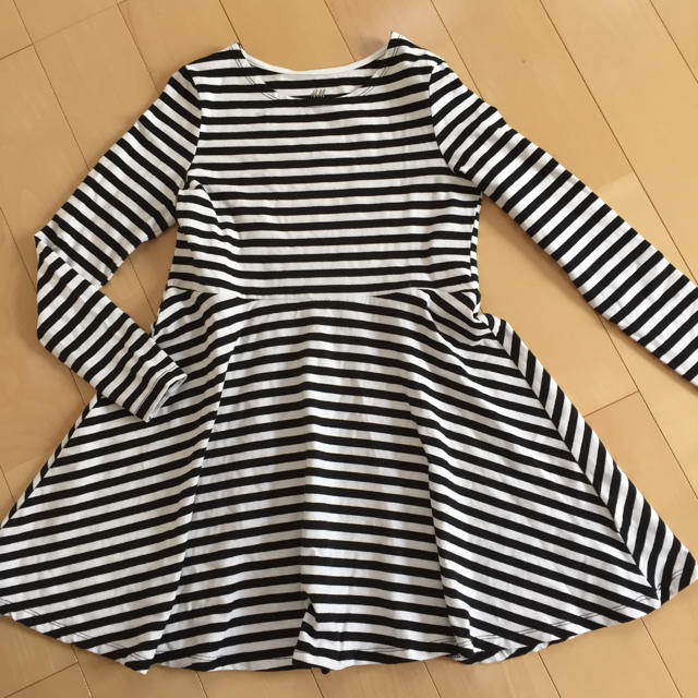 H&M(エイチアンドエム)のH&Mボーダーワンピース キッズ/ベビー/マタニティのキッズ服女の子用(90cm~)(ワンピース)の商品写真