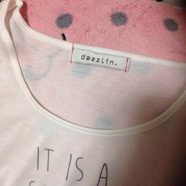 dazzlin(ダズリン)のdazzlin メッセージロゴTシャツ レディースのトップス(Tシャツ(半袖/袖なし))の商品写真