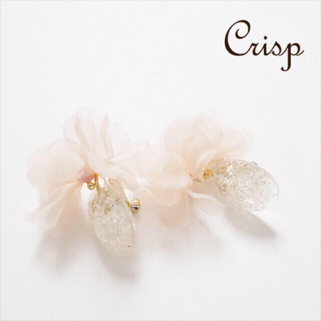 Crisp(クリスプ)の【新品】Crisp オーバル花びらイヤリング レディースのアクセサリー(イヤリング)の商品写真