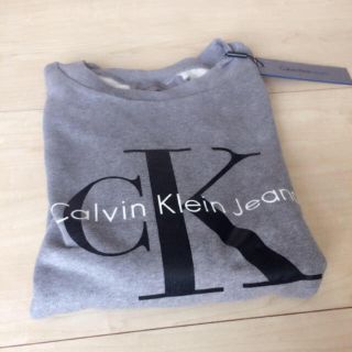 カルバンクライン(Calvin Klein)の【限定1！】新品未使用 カルバンクライン CKロゴ入りトレーナー グレー(トレーナー/スウェット)