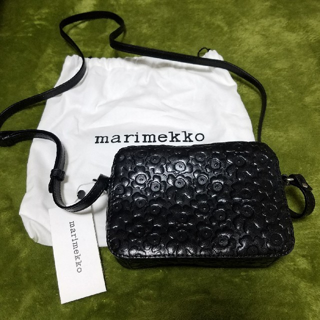marimekko - 値下げ【未使用】marimekko 牛革Unikko柄コンパクト marimekko - 値下げ【未使用】marimekko 牛革Unikko柄コンパクト