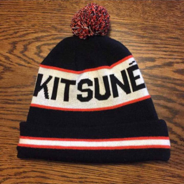 MAISON KITSUNE'(メゾンキツネ)の美品 メゾンキツネニット帽 メンズの帽子(ニット帽/ビーニー)の商品写真