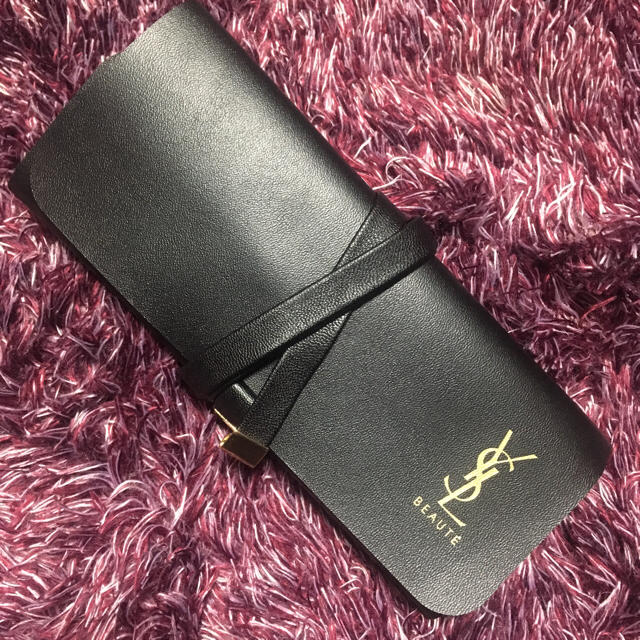 Yves Saint Laurent Beaute(イヴサンローランボーテ)のYSL☆メイクアップブラシセット  ケース付き コスメ/美容のキット/セット(コフレ/メイクアップセット)の商品写真